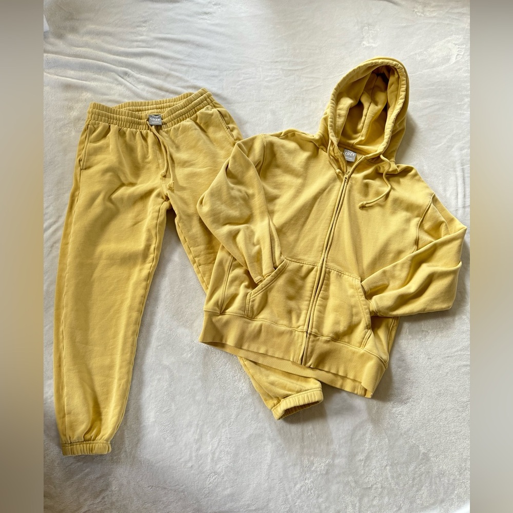 TNA Aritzia Sweatsuit. Yellow. Zip Up Size Small. Joggers Size Medium.